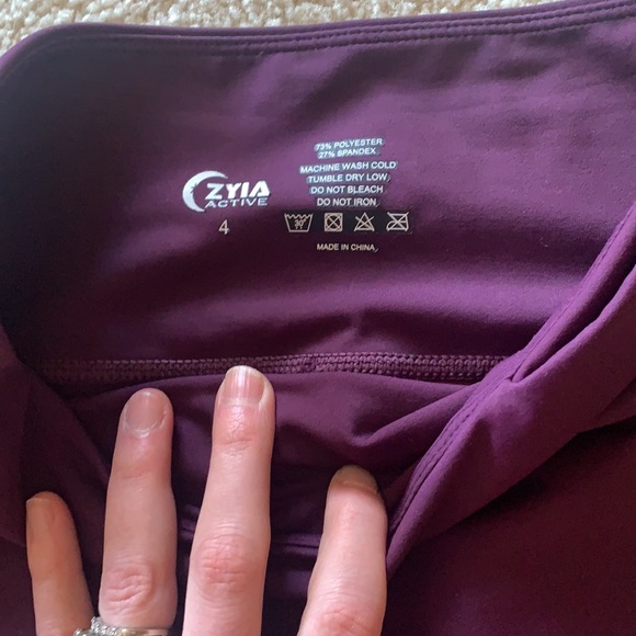 Plum Pocket Light n Tight Hi-Rise Capri 20" - Picture 2 of 3